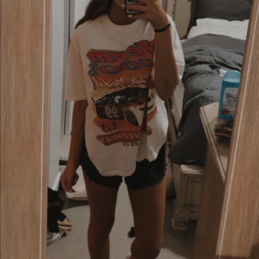 Adika Graphic tee